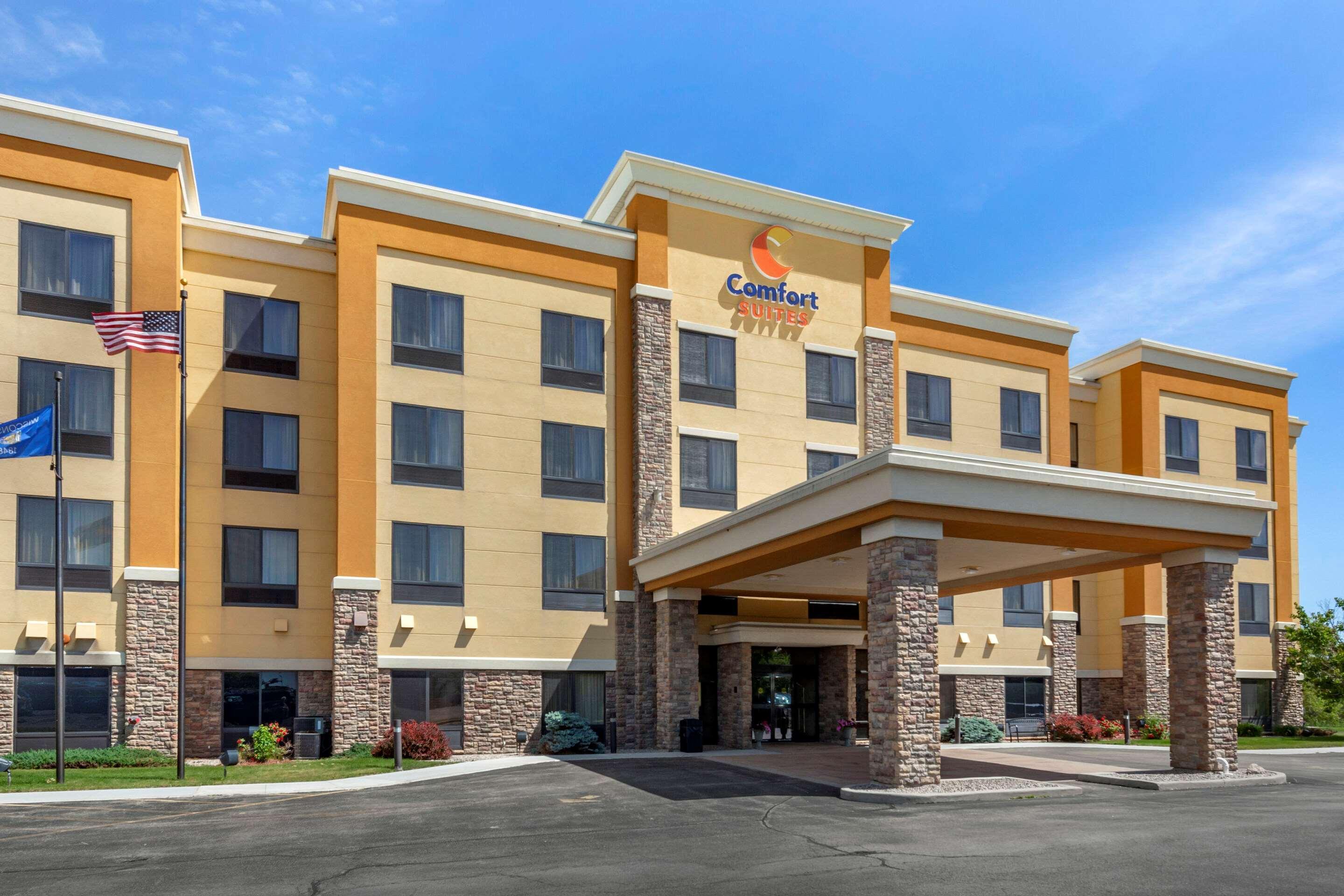 Comfort Suites Oshkosh Exterior photo