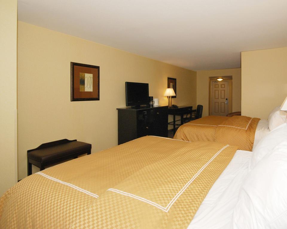 Comfort Suites Oshkosh Room photo