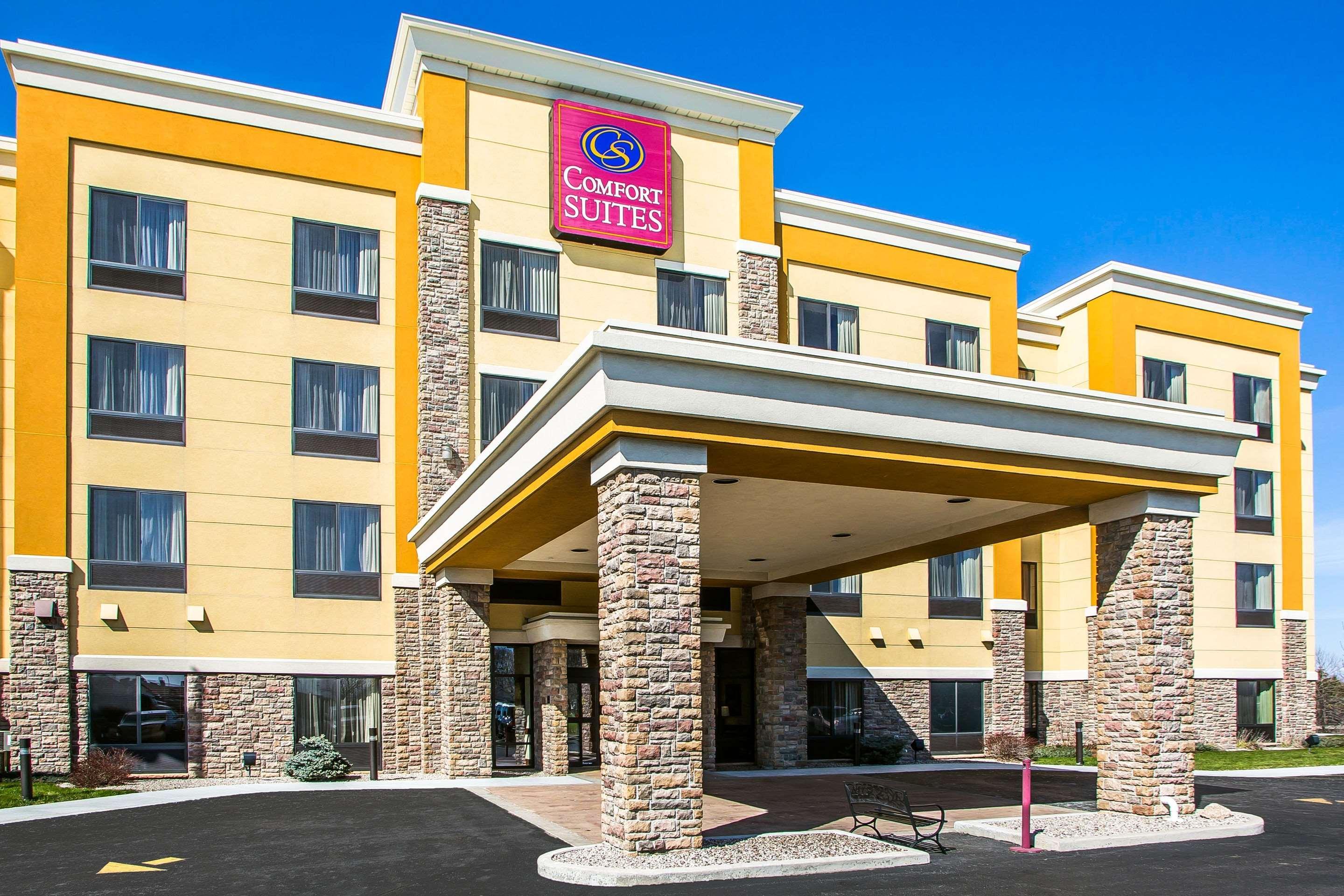 Comfort Suites Oshkosh Exterior photo